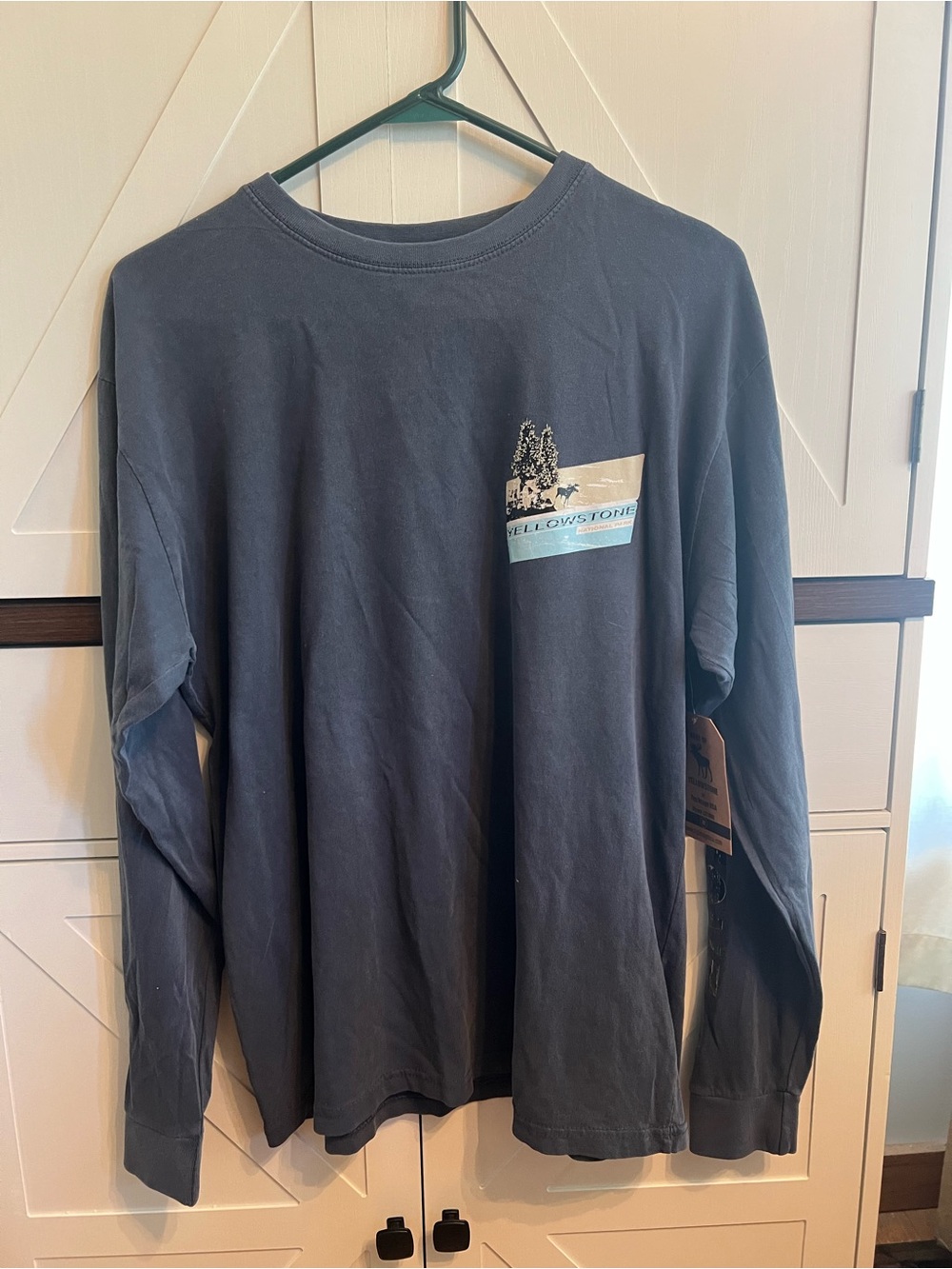 Unisex Size M Yellowstone Graphic Long Sleeve Shirt - Blue